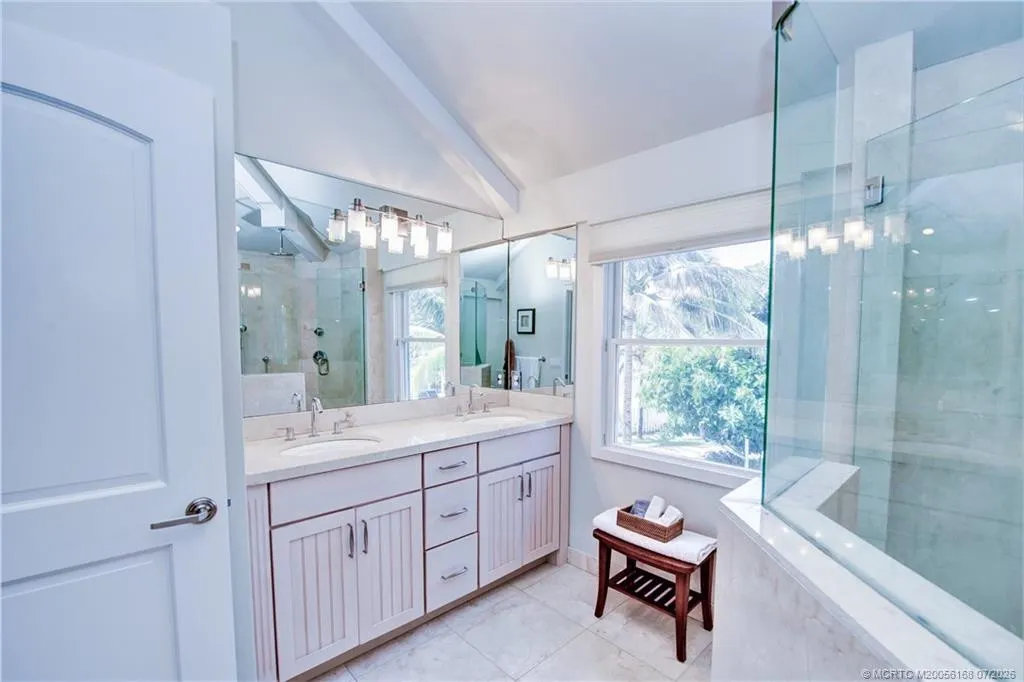 1871 NE Ocean Boulevard #UPPER GUEST HOUSE