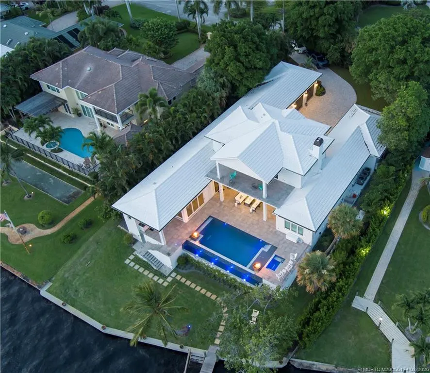 2660 NW South Shore Road