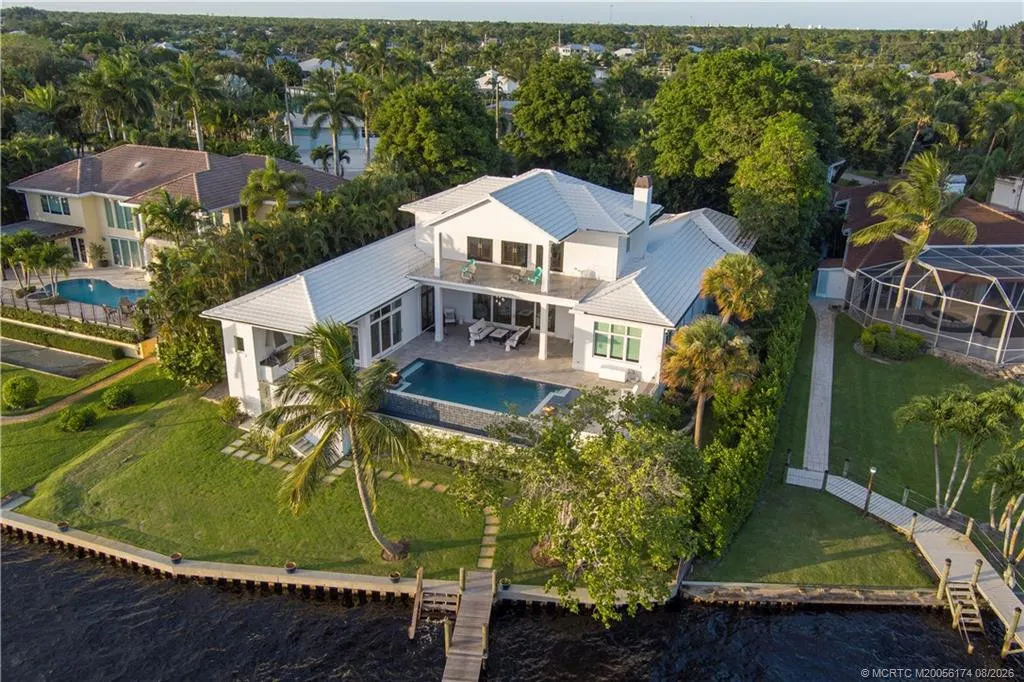 2660 NW South Shore Road