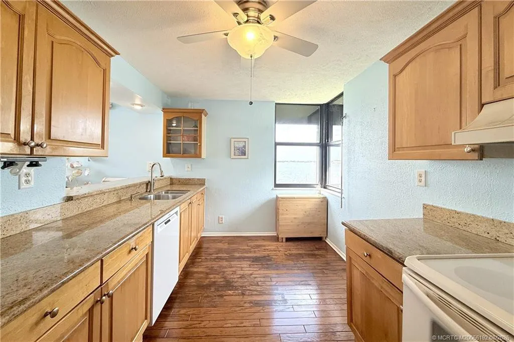 1950 SW Palm City Road #13307