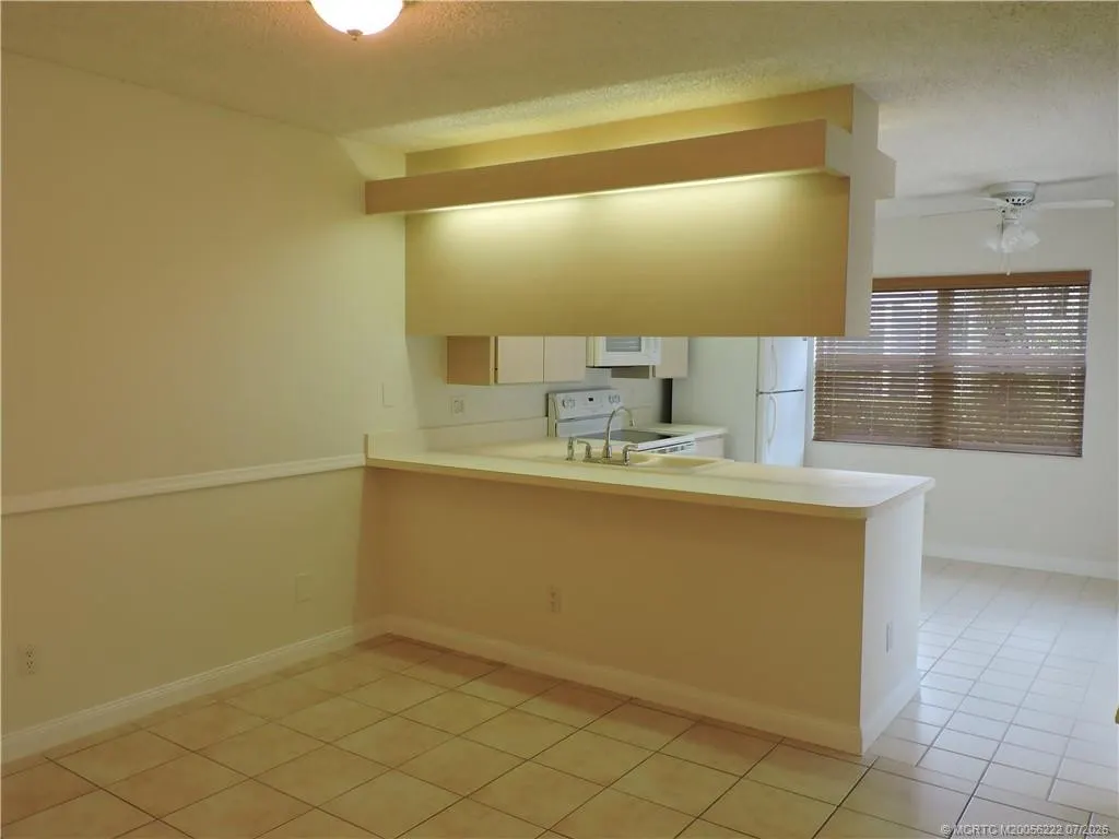 2865 SW Lakemont Place