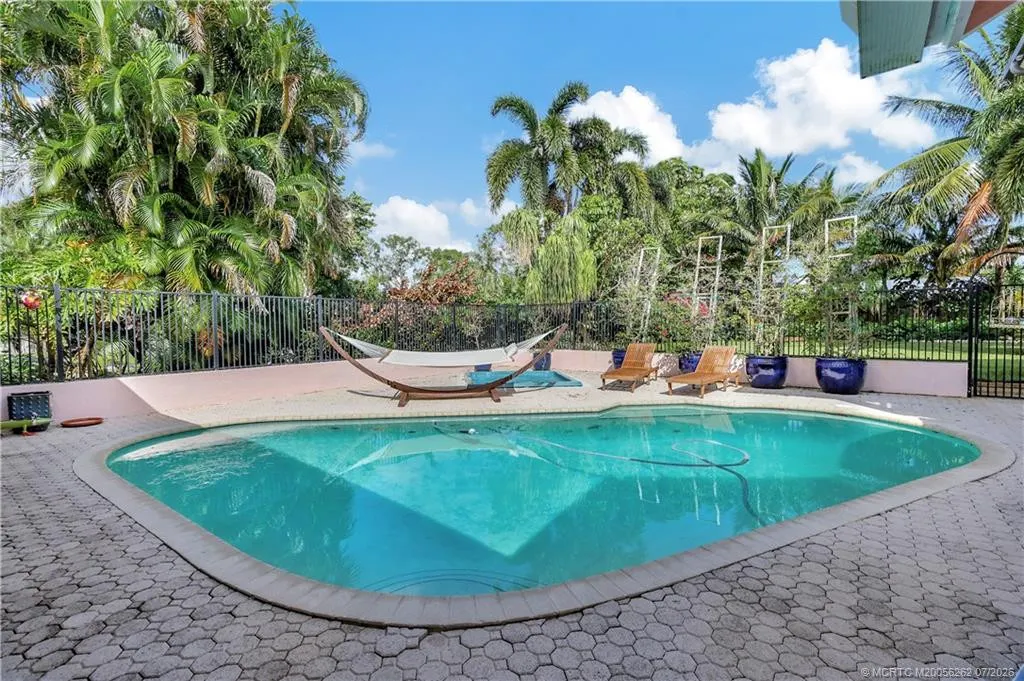 1863 NW 22nd Street