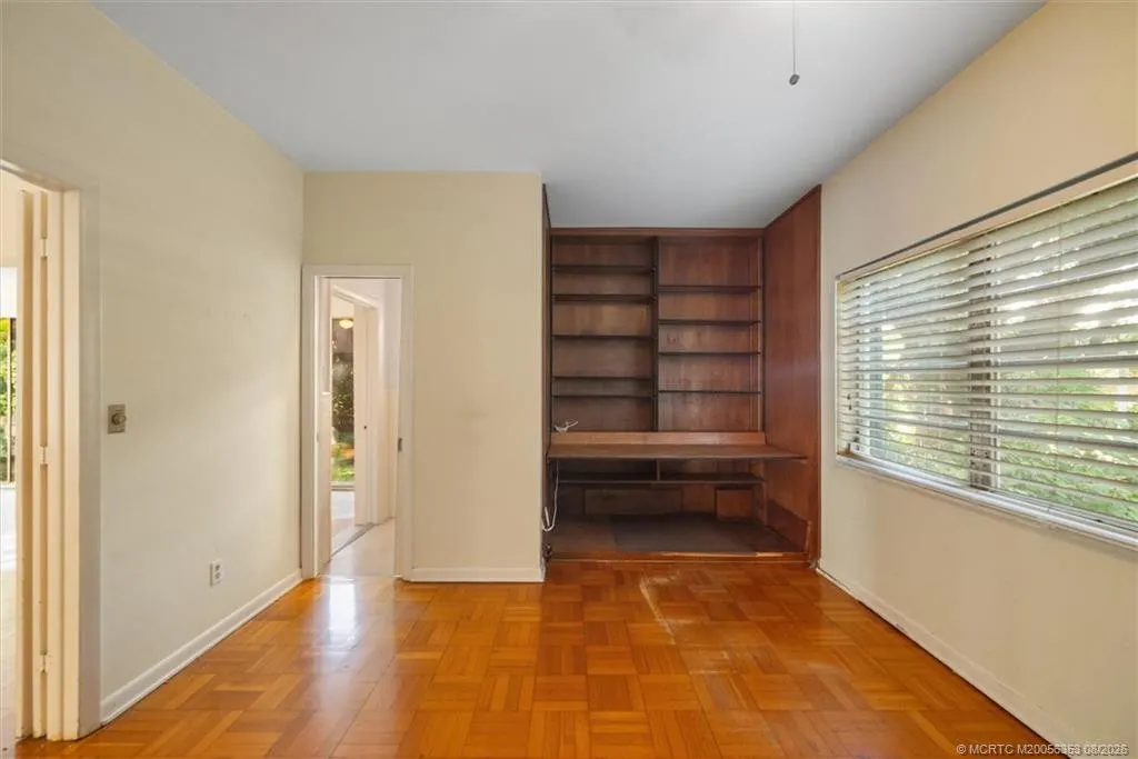 24/22 Via Lucindia Drive