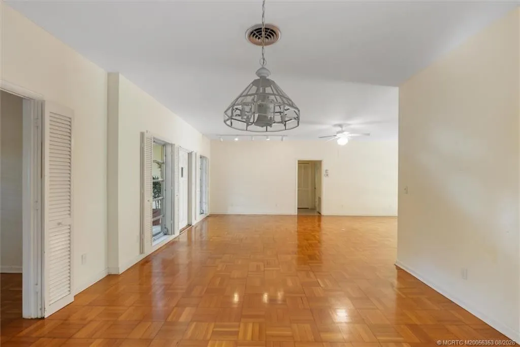 24/22 Via Lucindia Drive