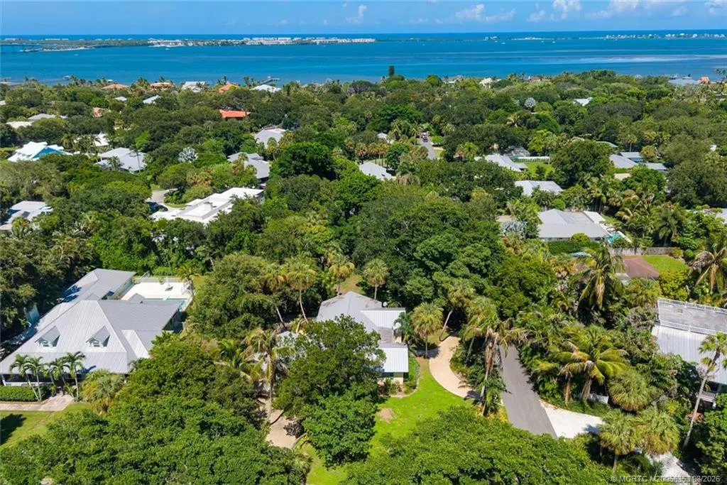 24/22 Via Lucindia Drive