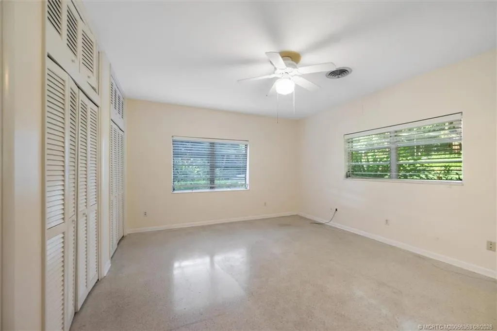 24/22 Via Lucindia Drive