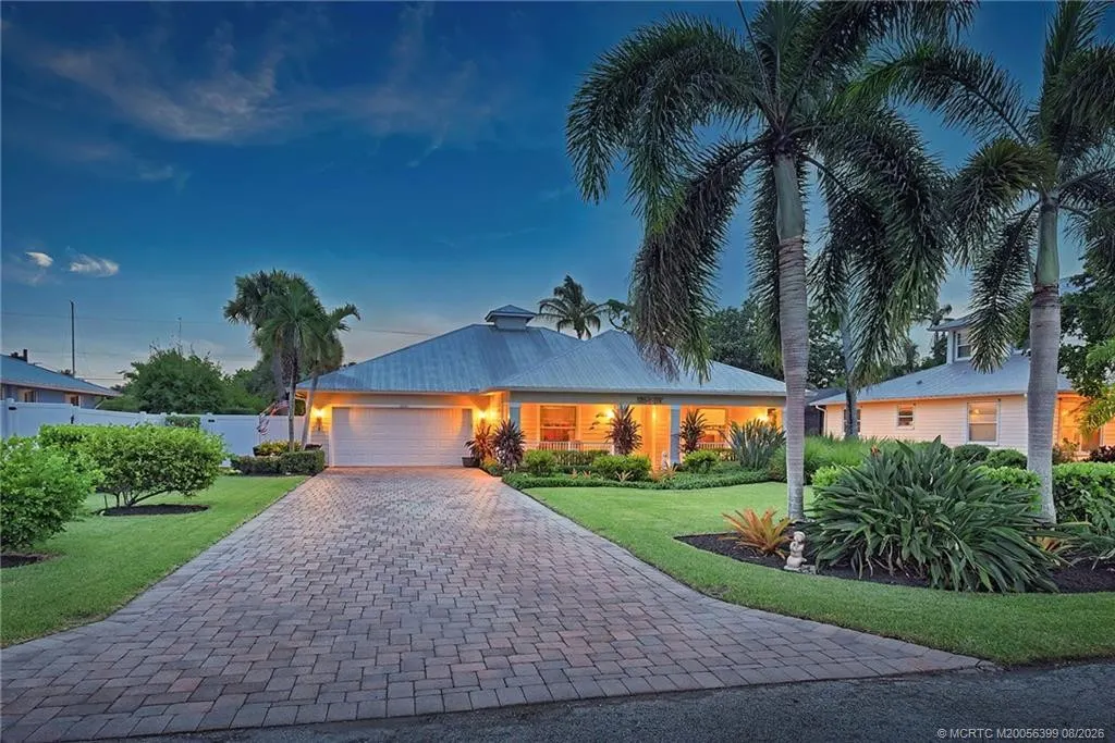 4586 SE Manatee Terrace