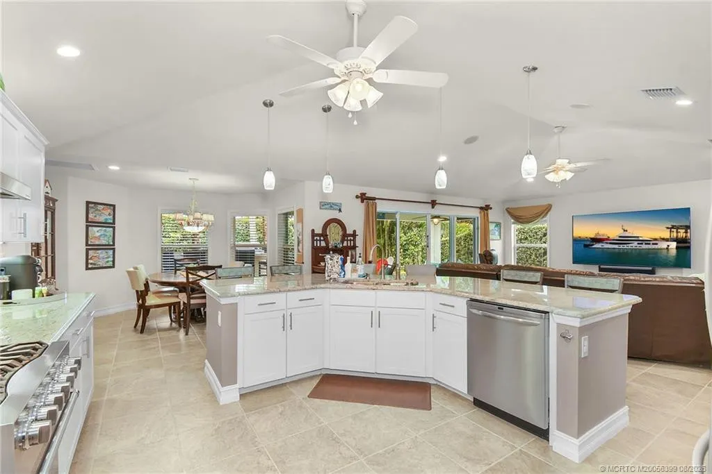 4586 SE Manatee Terrace