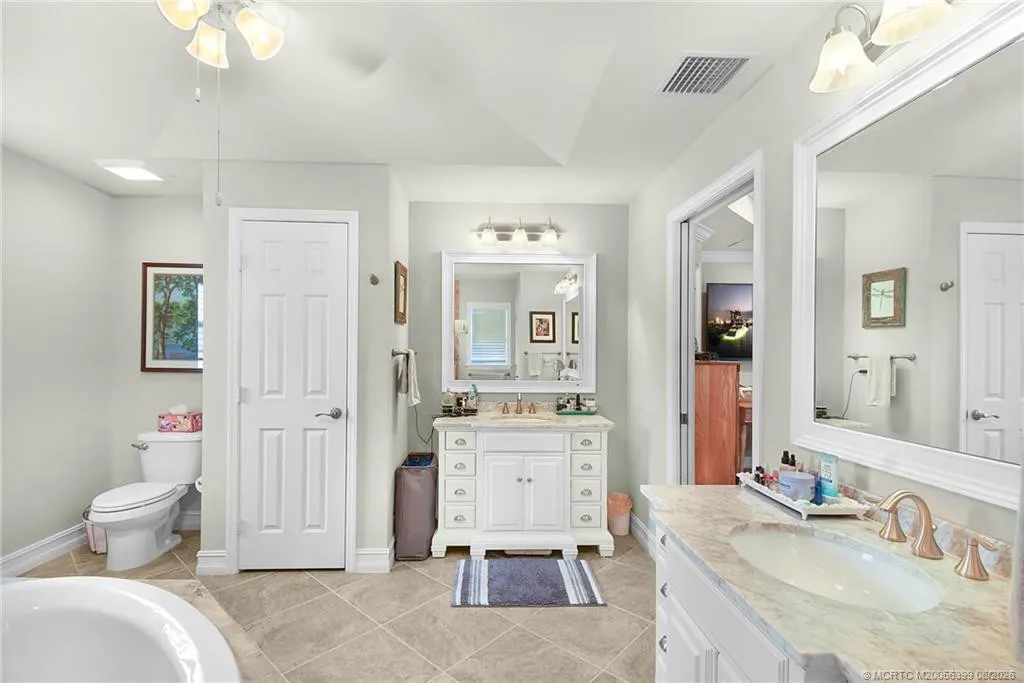 4586 SE Manatee Terrace