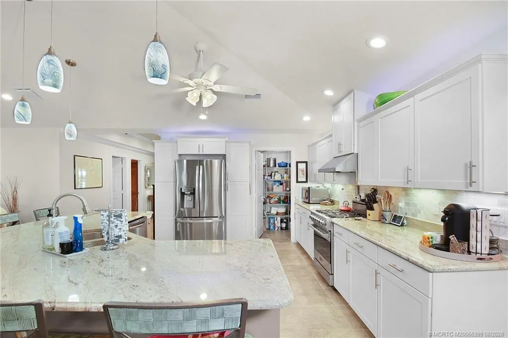 4586 SE Manatee Terrace