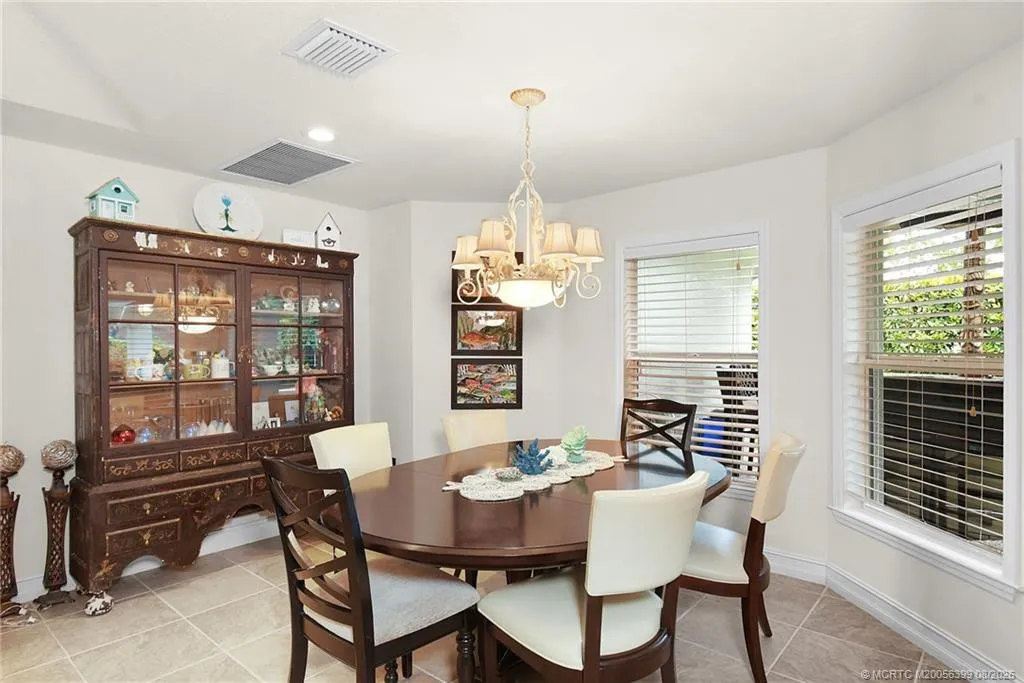 4586 SE Manatee Terrace