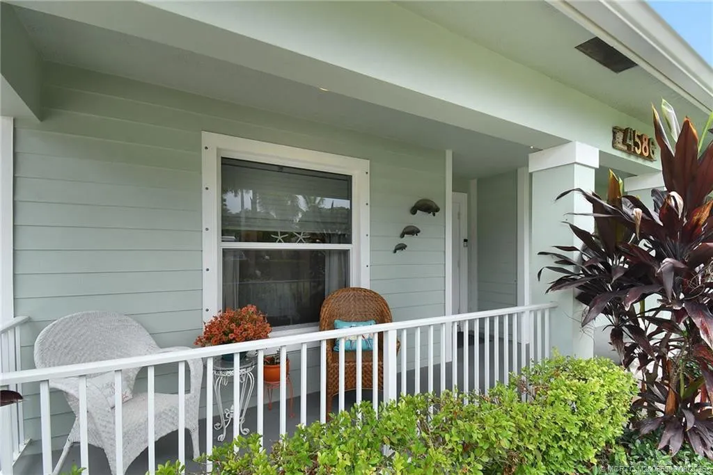 4586 SE Manatee Terrace