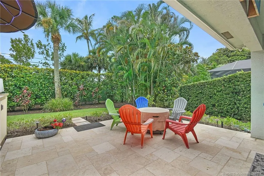 4586 SE Manatee Terrace