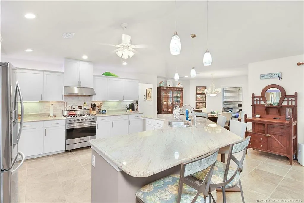 4586 SE Manatee Terrace