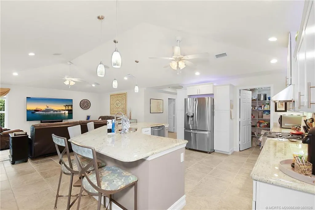 4586 SE Manatee Terrace
