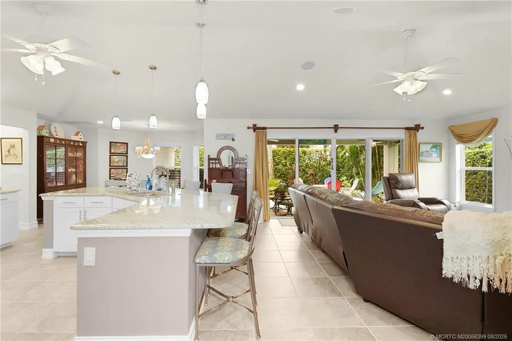 4586 SE Manatee Terrace