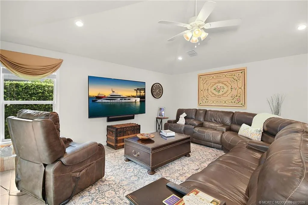 4586 SE Manatee Terrace