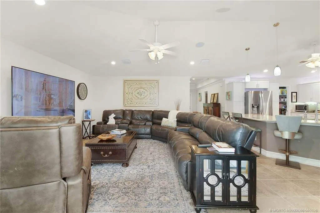 4586 SE Manatee Terrace