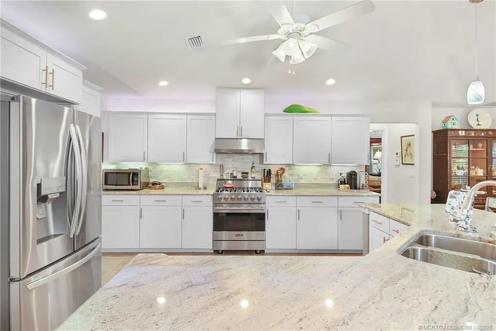 4586 SE Manatee Terrace