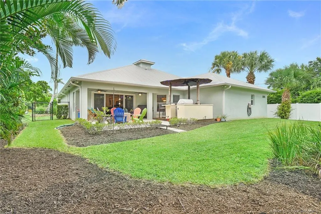 4586 SE Manatee Terrace