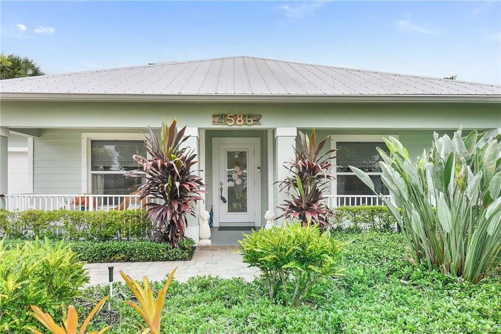 4586 SE Manatee Terrace