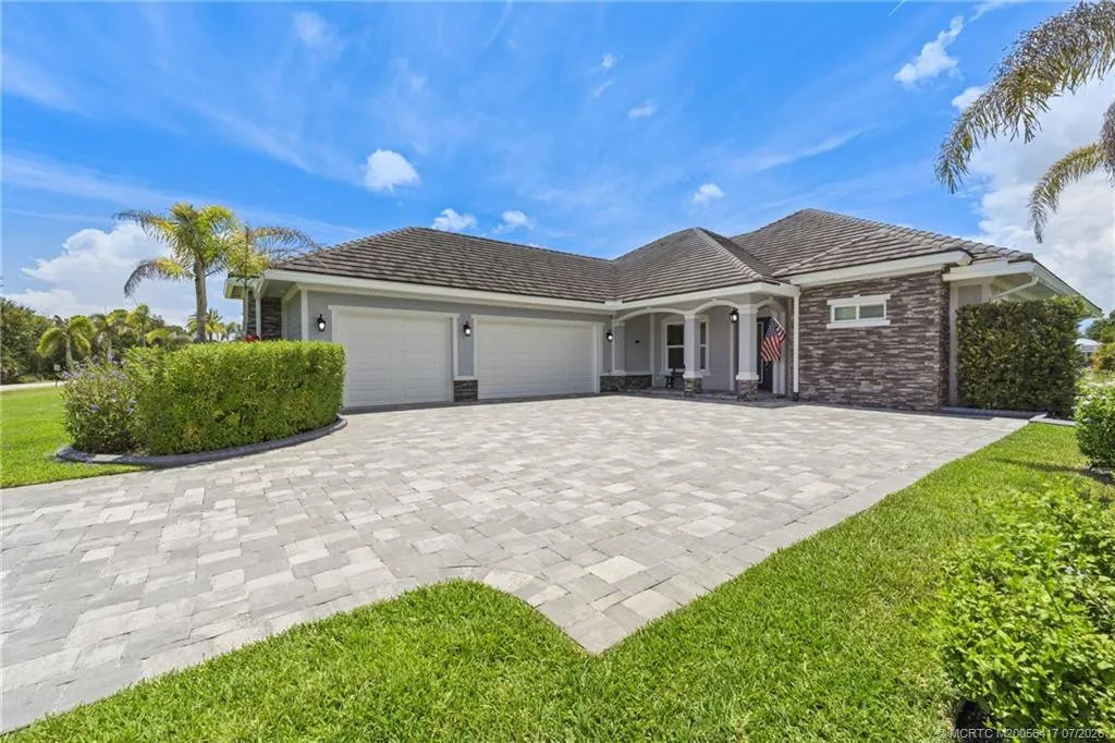 1100 SW Squire Johns Lane