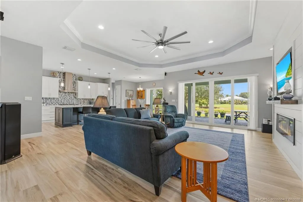 1100 SW Squire Johns Lane