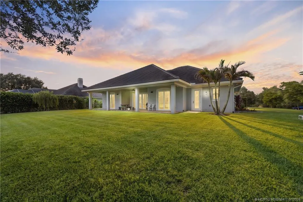 1100 SW Squire Johns Lane
