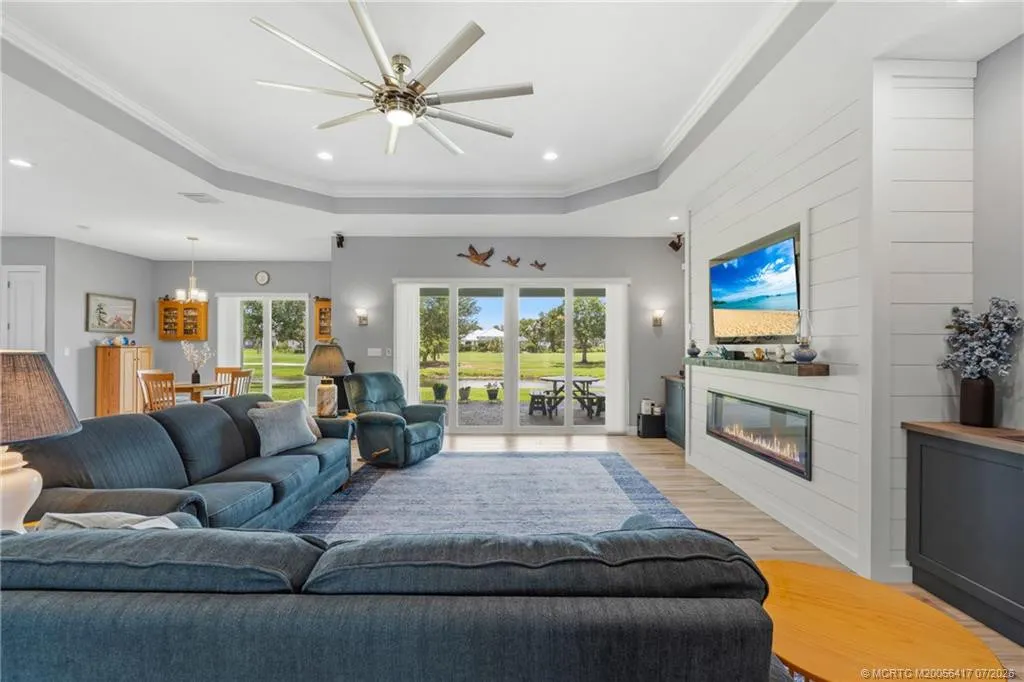 1100 SW Squire Johns Lane