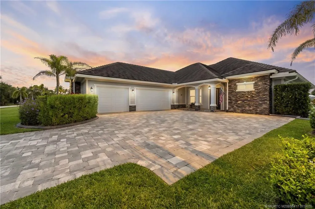 1100 SW Squire Johns Lane