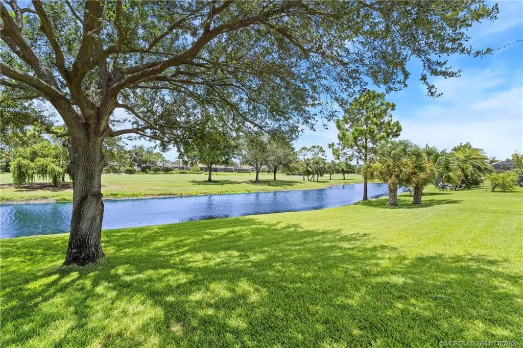 1100 SW Squire Johns Lane