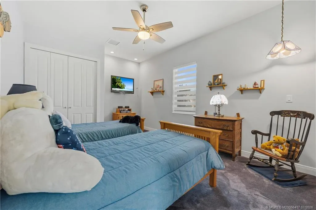 1100 SW Squire Johns Lane