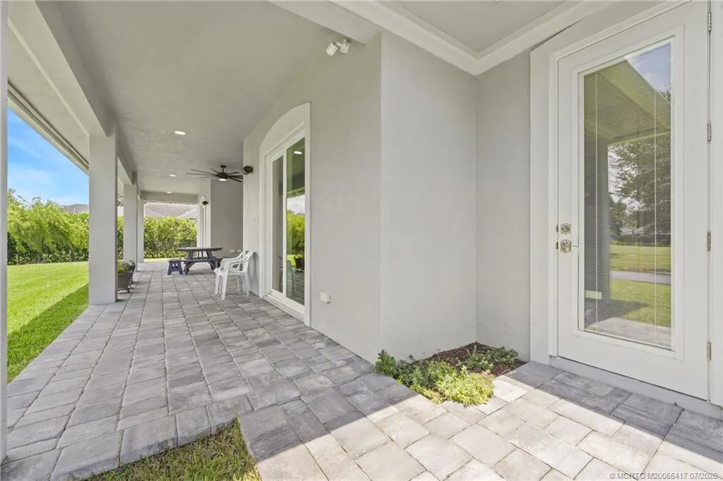 1100 SW Squire Johns Lane