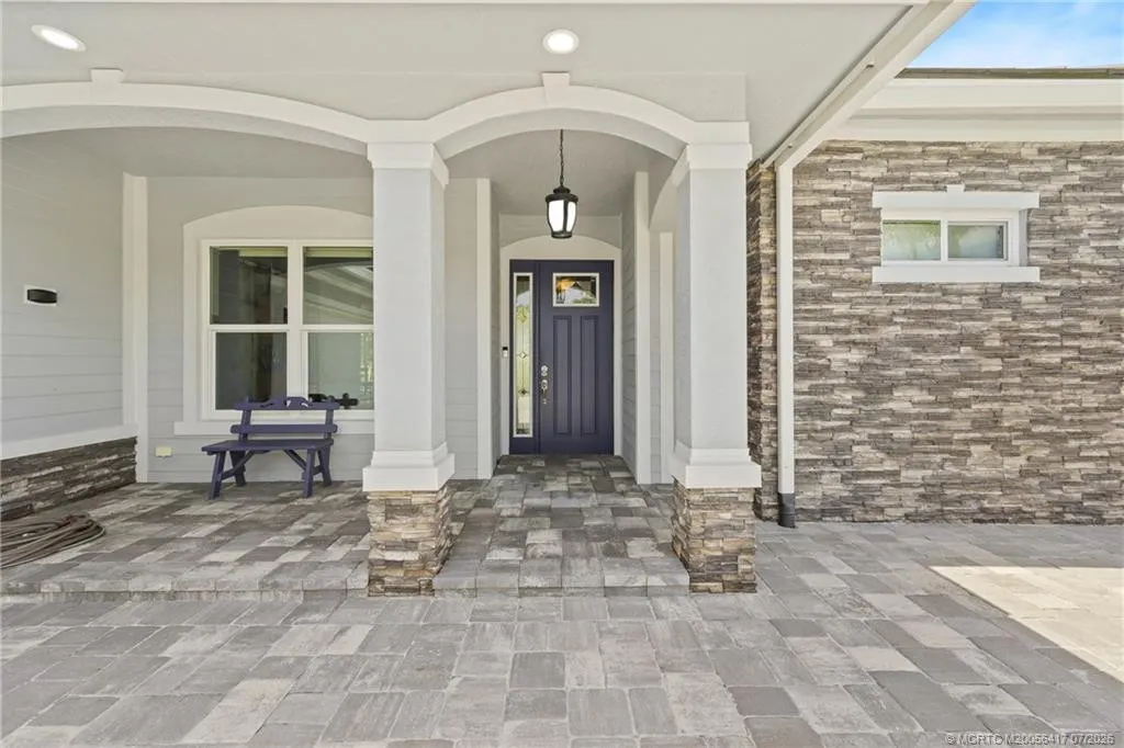 1100 SW Squire Johns Lane