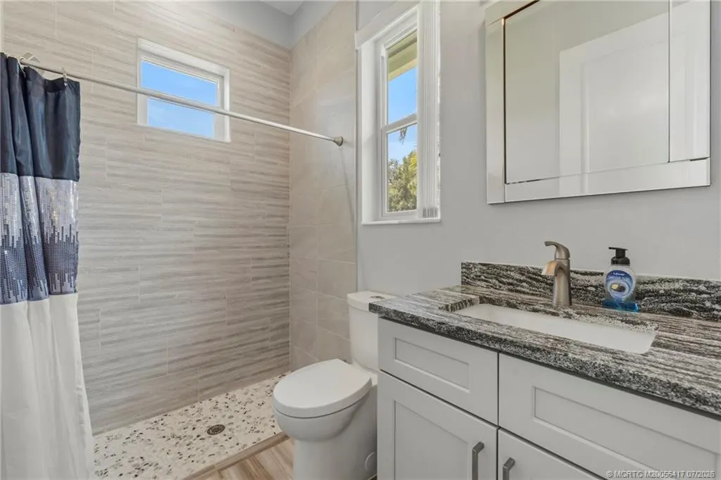 1100 SW Squire Johns Lane