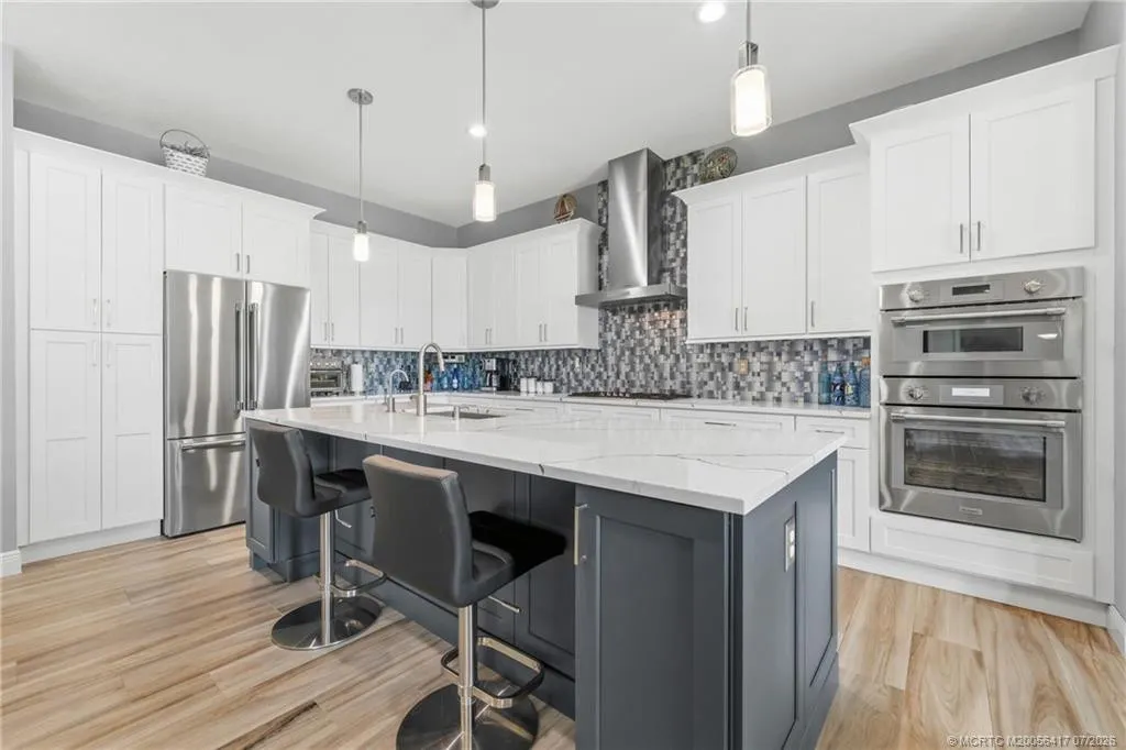 1100 SW Squire Johns Lane