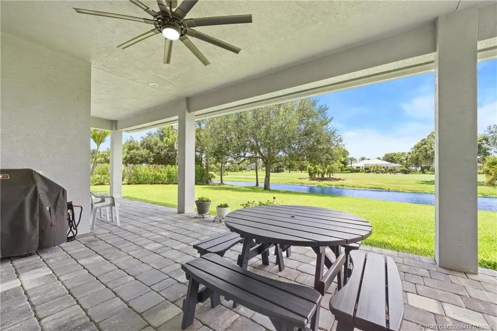 1100 SW Squire Johns Lane