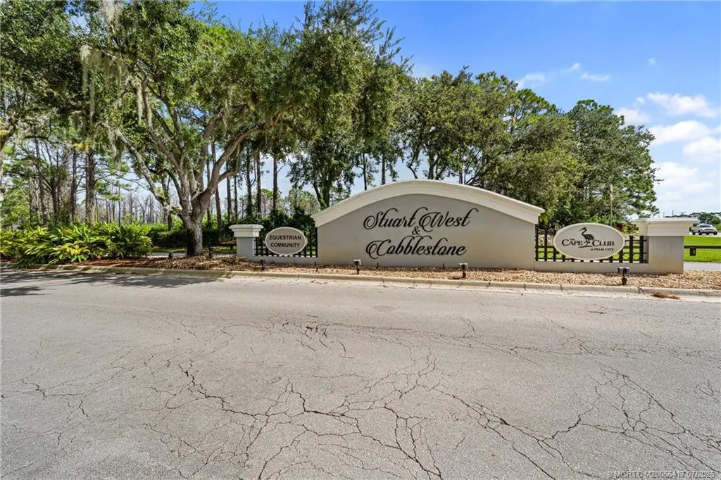 1100 SW Squire Johns Lane