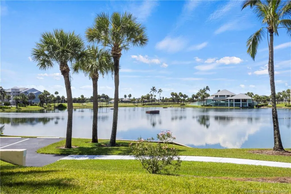 5799 NE Island Cove Way #1101