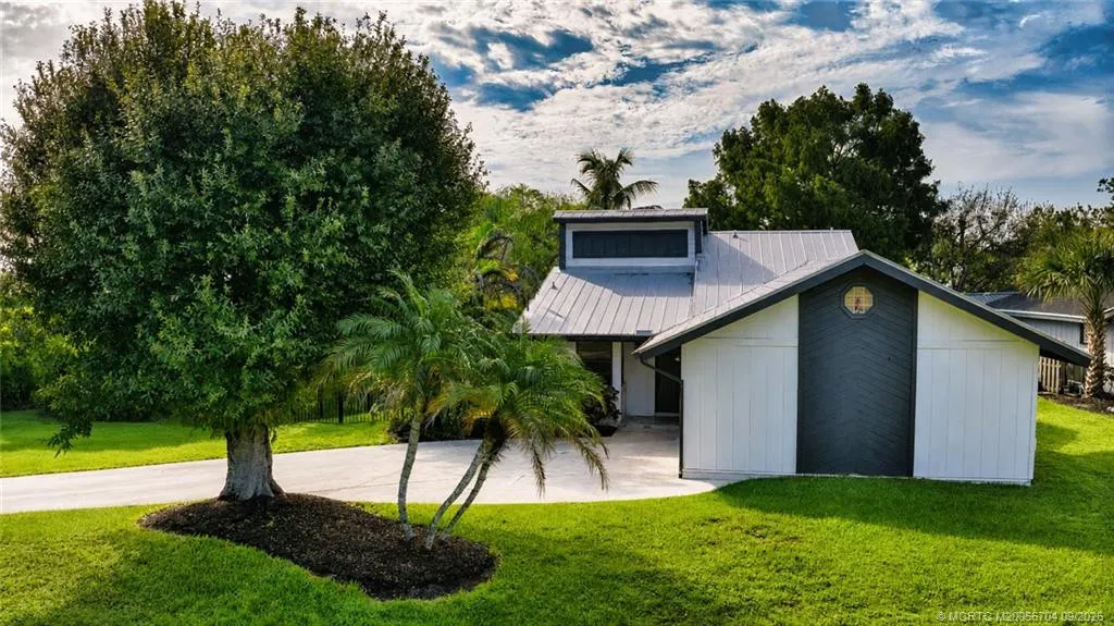 496 SE Cardinal Trail