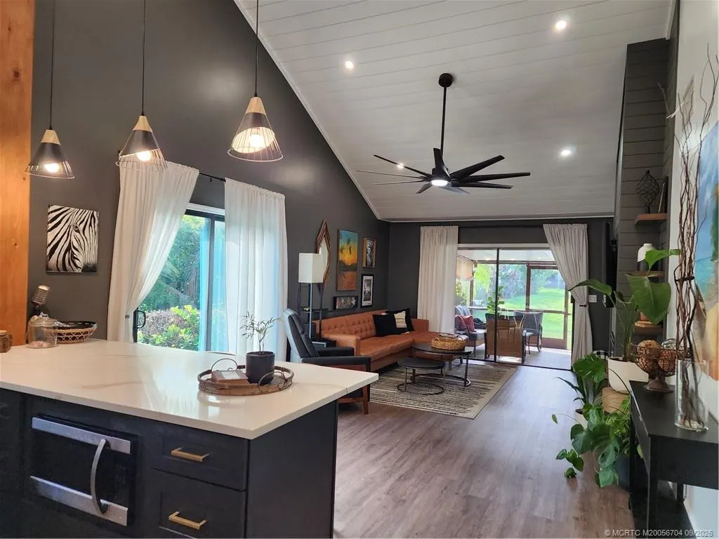 496 SE Cardinal Trail