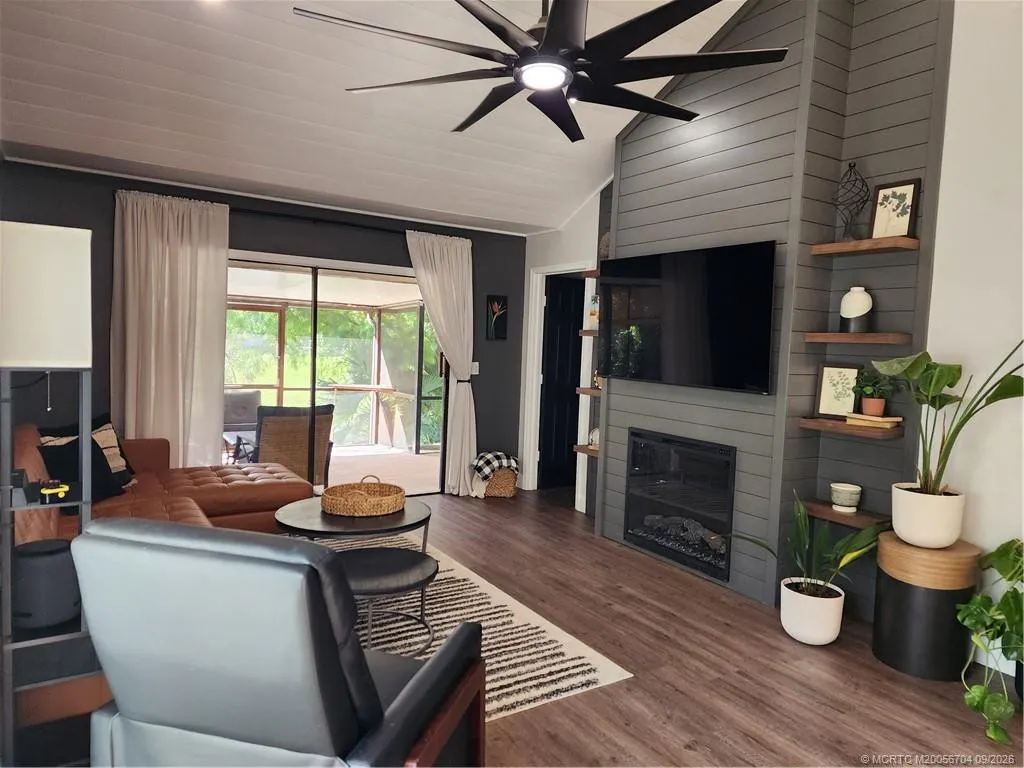 496 SE Cardinal Trail