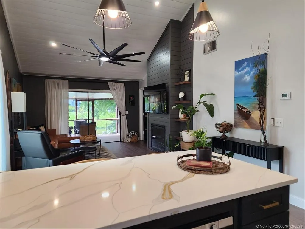 496 SE Cardinal Trail