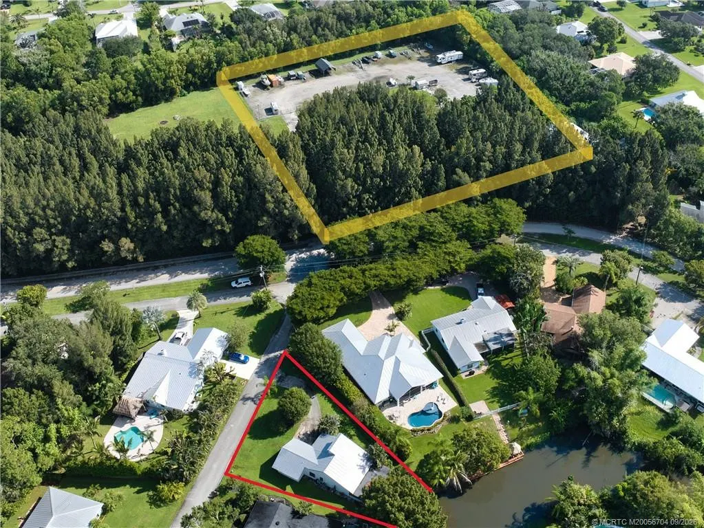 496 SE Cardinal Trail