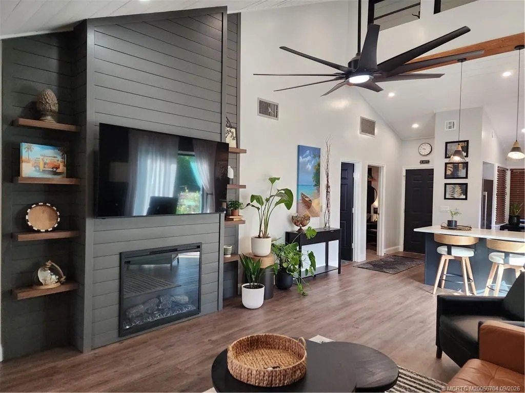 496 SE Cardinal Trail