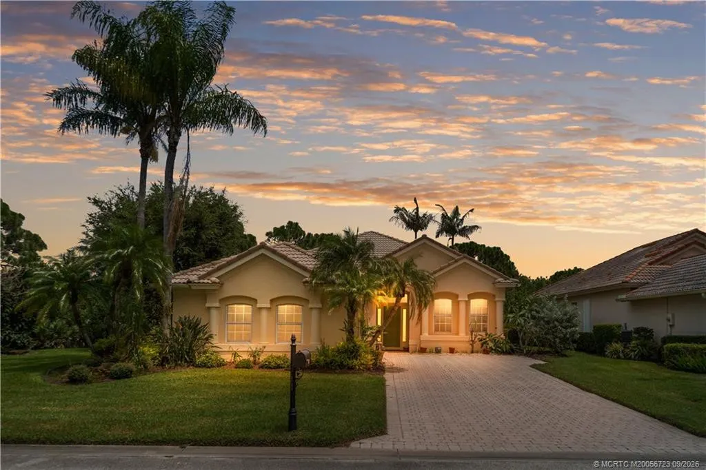 4505 NW Wandering Oak Court