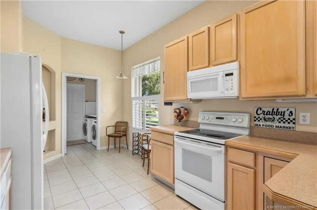 4505 NW Wandering Oak Court