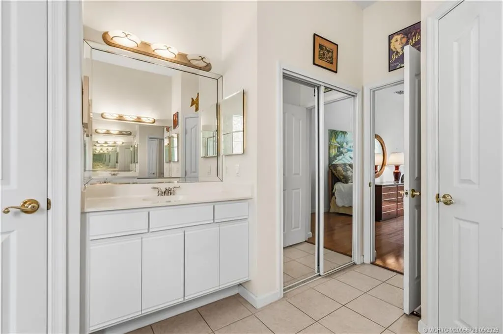 4505 NW Wandering Oak Court