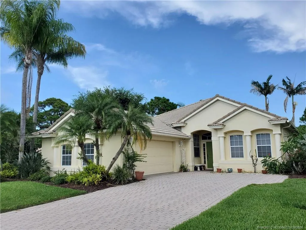 4505 NW Wandering Oak Court
