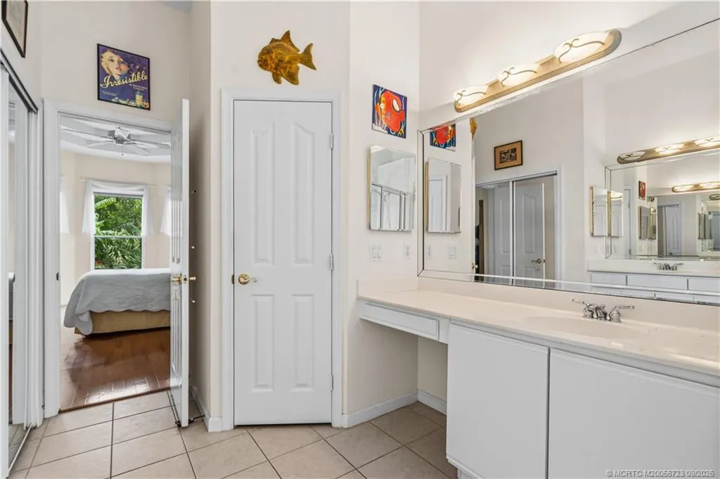 4505 NW Wandering Oak Court